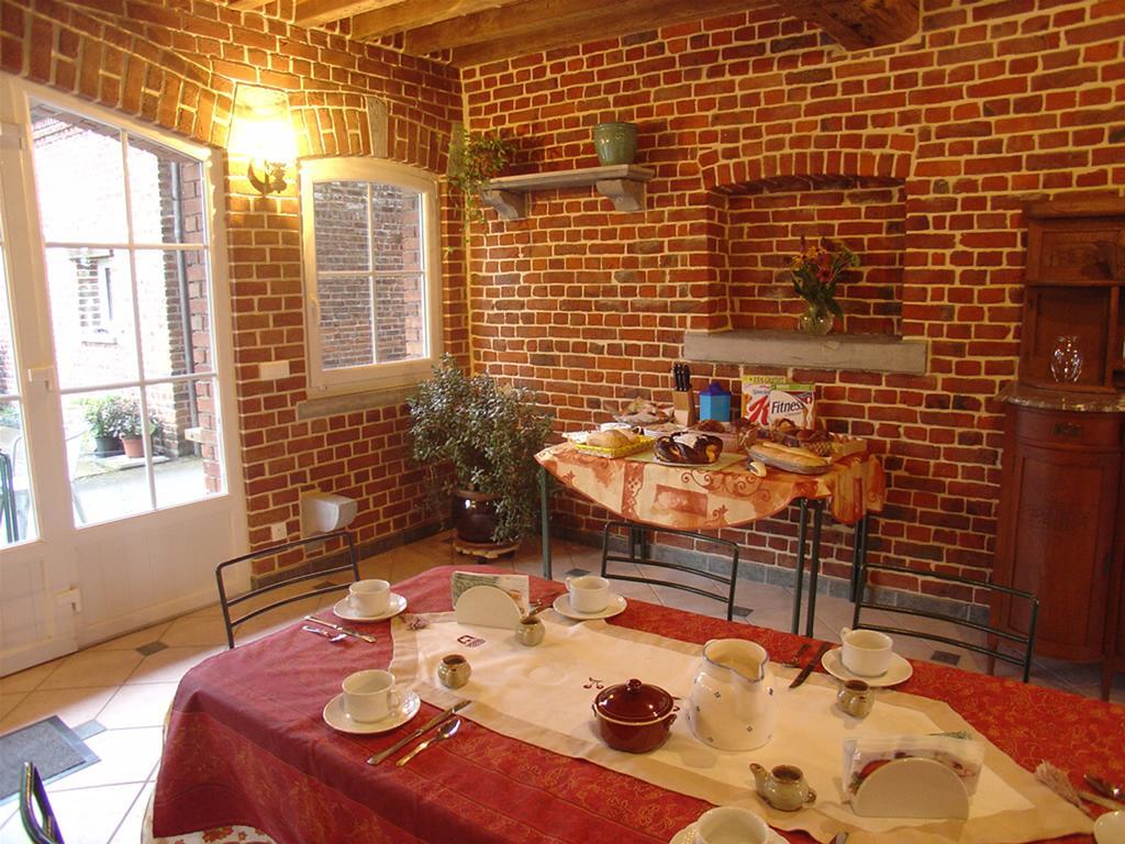 La Citadelle D'Hututu Bed & Breakfast Avesnes-sur-Helpe Bagian luar foto